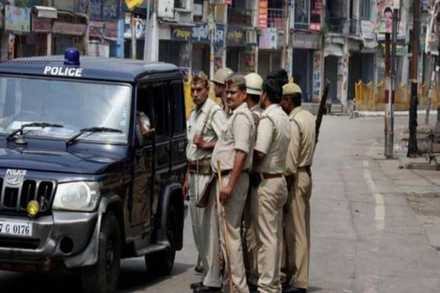 Police convoy Vehicle bringing Gangster Vikas Dubey overturned