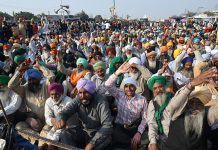 New Delhi: Farmers from Punjab and Haryana continued to protest against the new agricultural laws for the 15th consecutive day at Delhi-Haryana’s Singhu Border on Dec 10, 2020. (Photo: IANS)