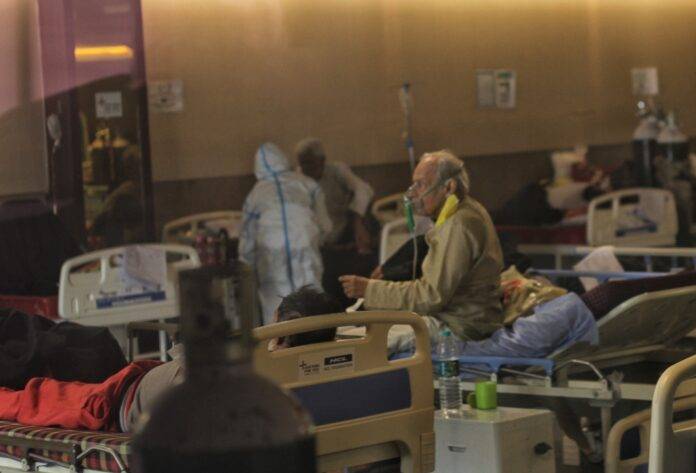 Delhi: Nearly one lakh active corona patients despite lockdown