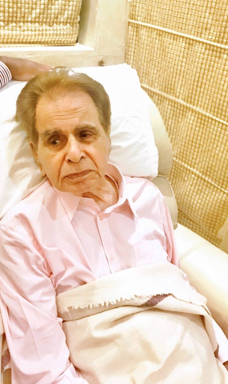 No ventilator, Dilip Kumar is on oxygen support, condition stable