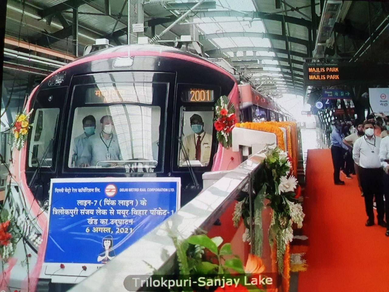 New Delhi: Union Minister Hardeep Puri, CM Kejriwal inaugurated Pink Line.