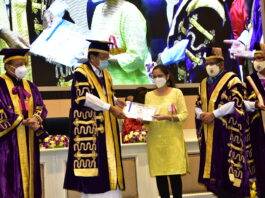The Vice President, Shri M. Venkaiah Naidu presenting awards to students during the convocation ceremony of the University College of Medical Sciences (UCMS) at Vigyan Bhawan in New Delhi on September 25, 2021Photo by Hamid Ali)