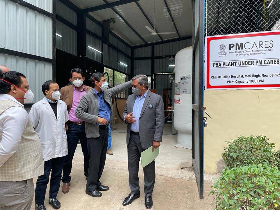 NDMC Vice Chairman visits Charak Palika Hospital to take stock of preparedness