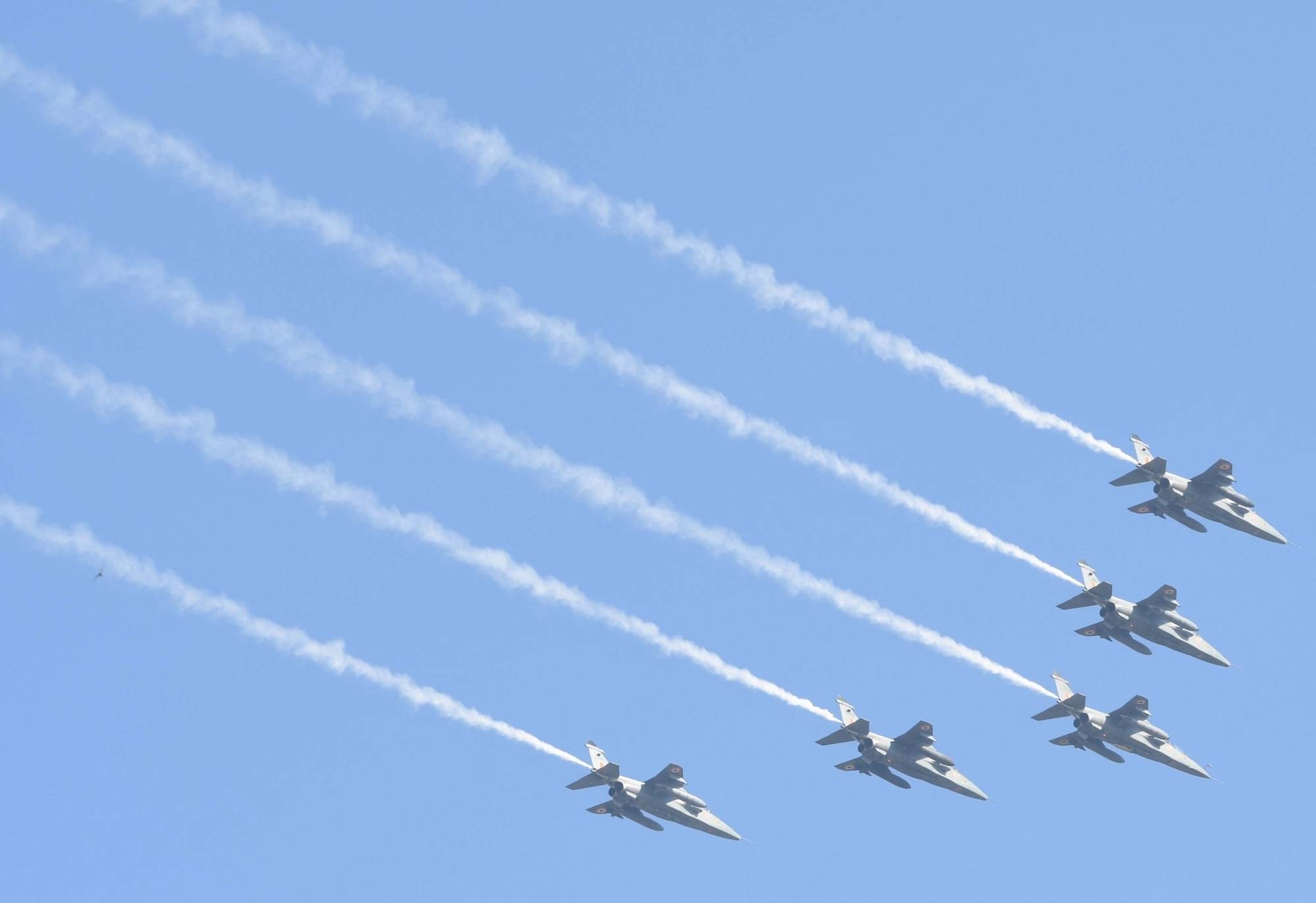 Republic Day Parade: A spectacular flypast of 75 aircraft on Rajpath, people were stunned to see the power of the army