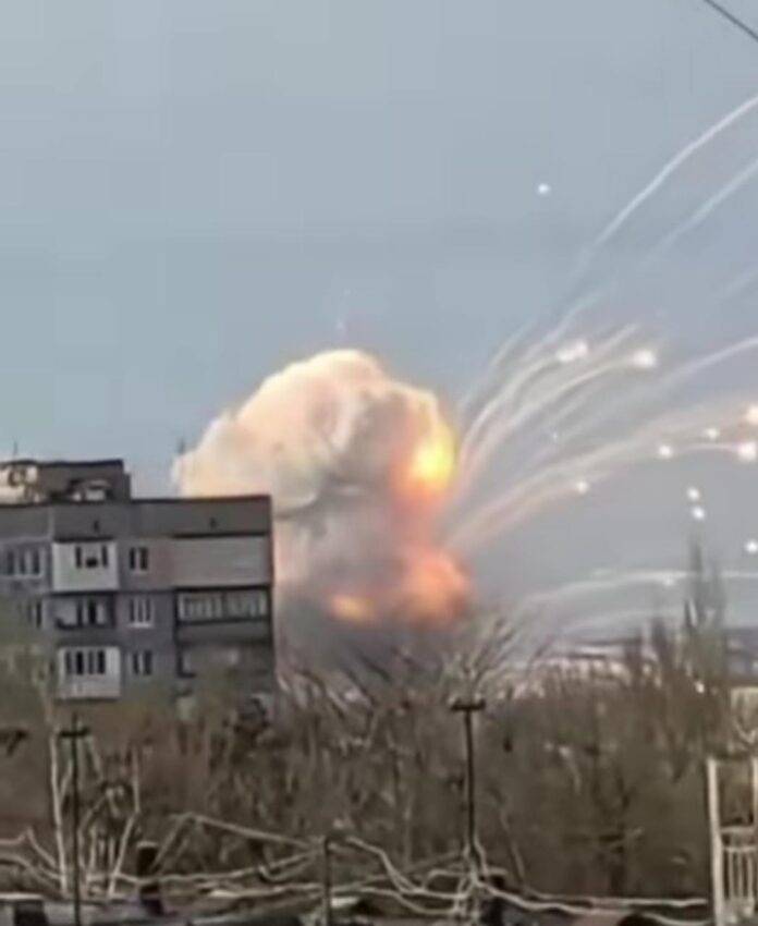 Central Kiev is shaking with the sound of explosives