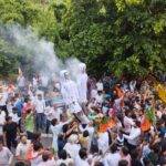 Delhi Liquor Scam- BJP protested by burning effigies of Kejriwal and Sisodia.