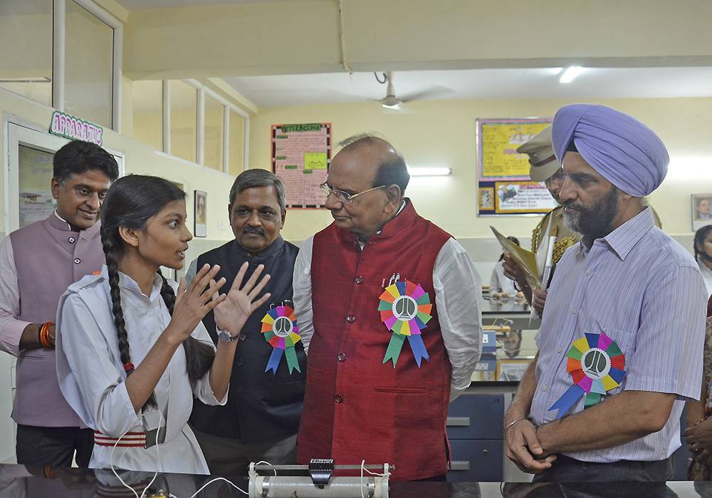 LG Delhi at Atal Adarsh Bengali Balika science lab NDMC