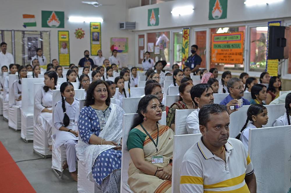 LG Delhi at Atal Adarsh Bengali Balika science lab, NDMC school