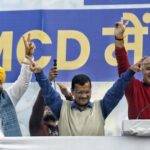 New Delhi: Delhi CM and AAP National Convener Arvind Kejriwal with Punjab CM Bhagwant Mann, Delhi Deputy CM Manish Sisodia show victory sign during the celebration of party’s winning in Delhi MCD polls, at AAP office in New Delhi on Wednesday, December 07, 2022. (Photo: Wasim Sarvar/IANS)