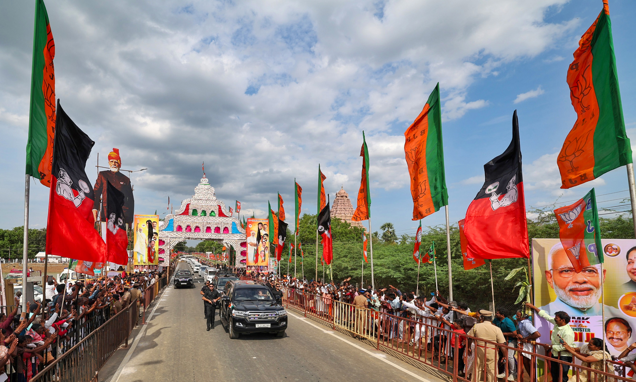 PM Modi Holds Roadshow in Tamil Nadu