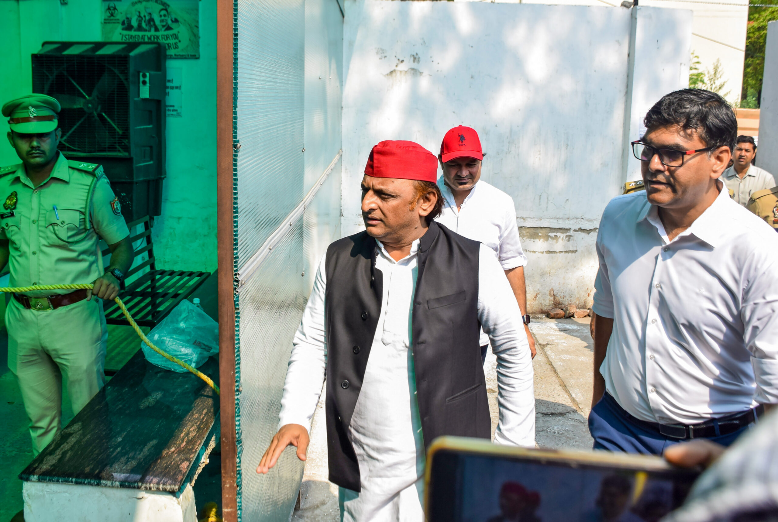 Lucknow: Akhilesh Yadav Visits KGMU Post-Mortem House