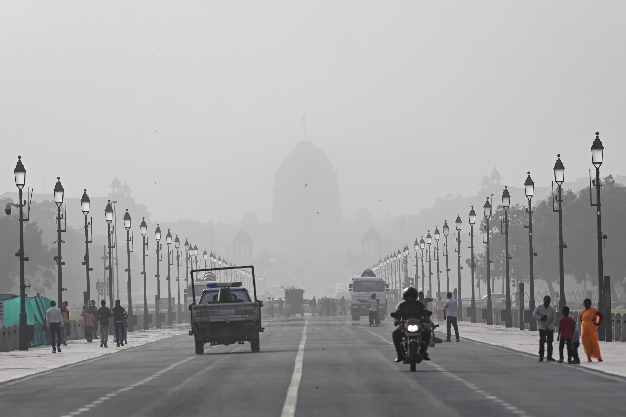 New Delhi: Dusty Weather Conditions at Kartavya Path